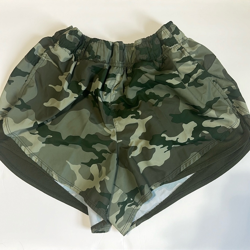 Women’s Large (12-14) Camo Shorts